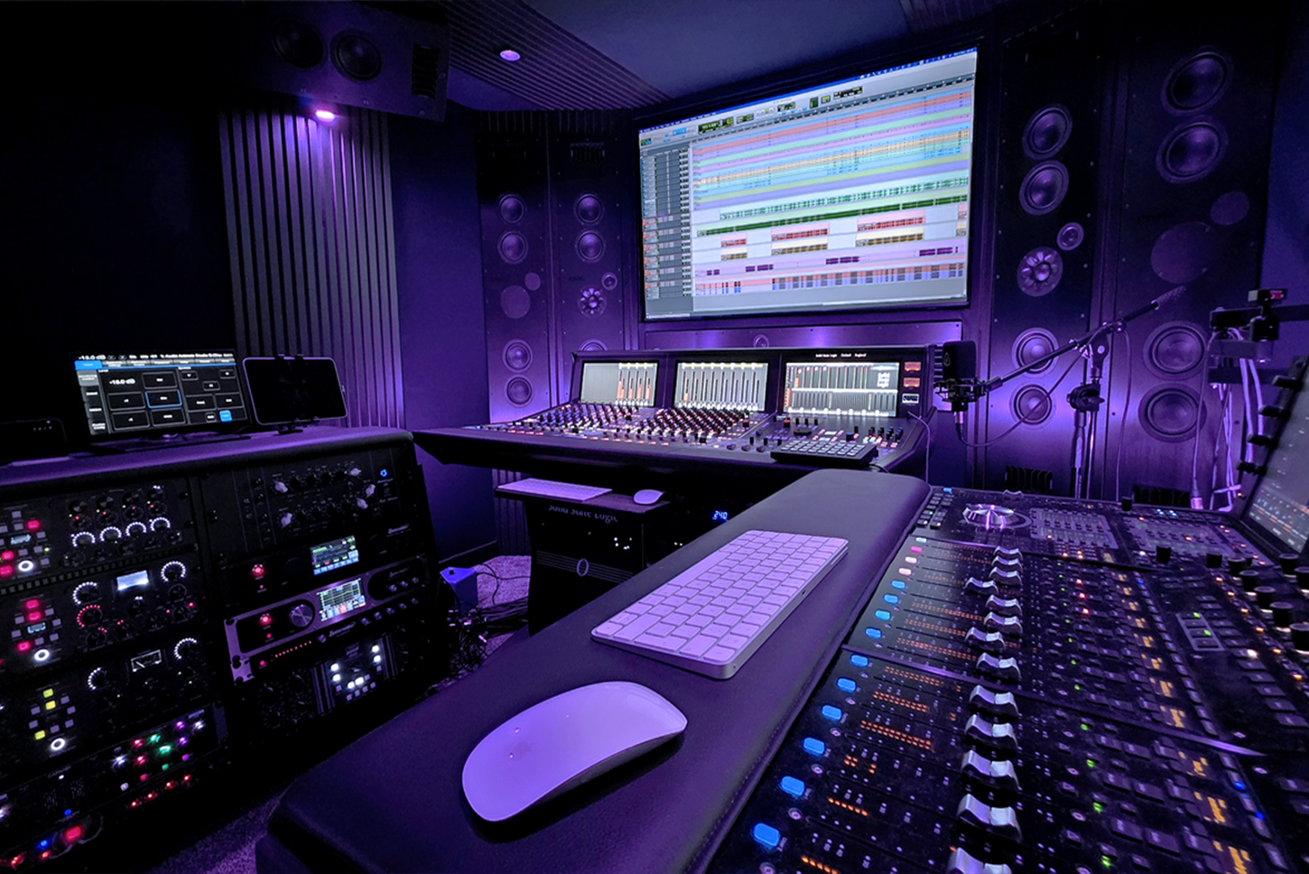 Audio-Animals-Studio-B-Gallery-Nov-2025-4